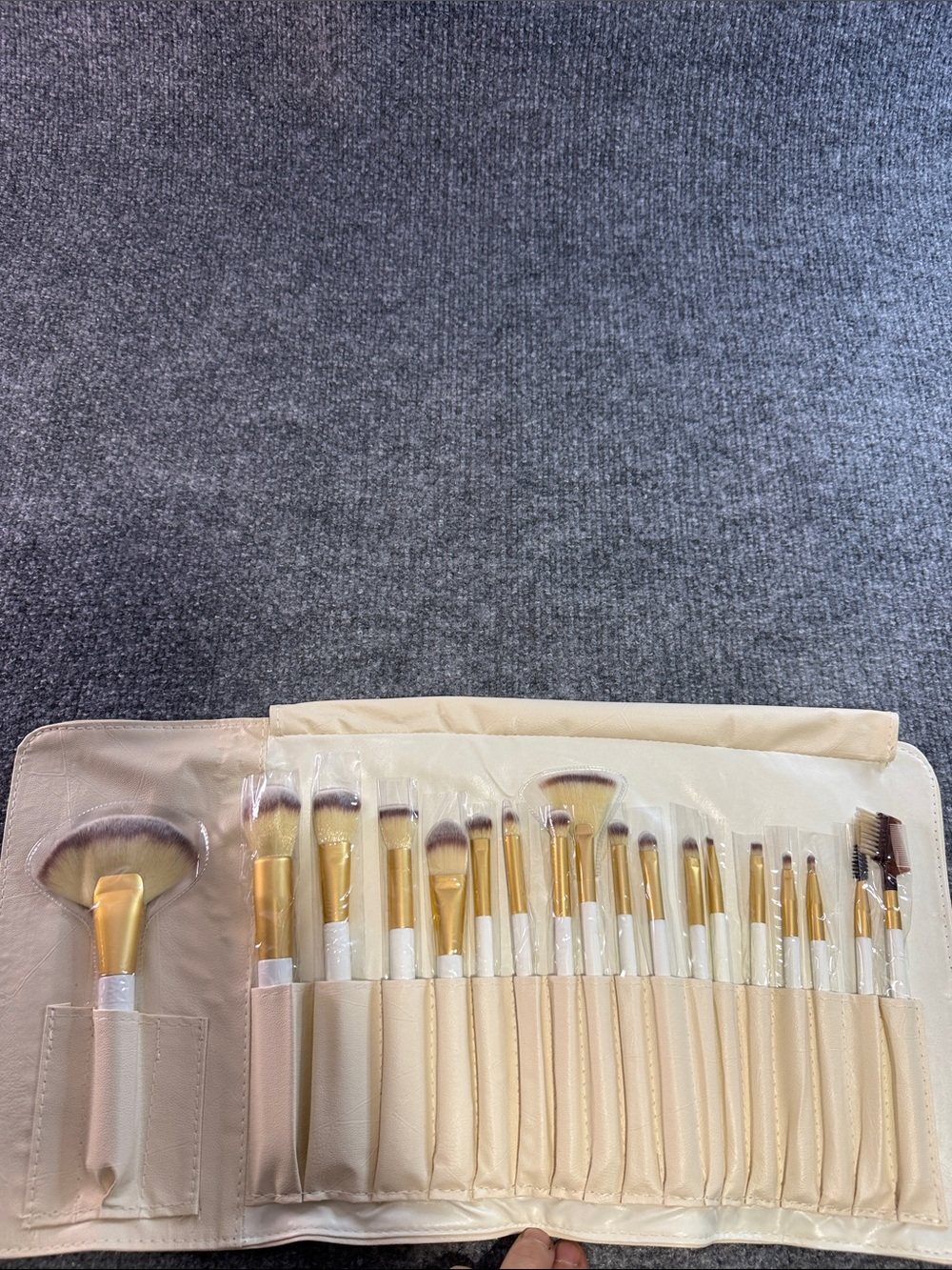 Luxury 18-Piece Women Makeup Brush Set - Cream & Gold Blush Brushes